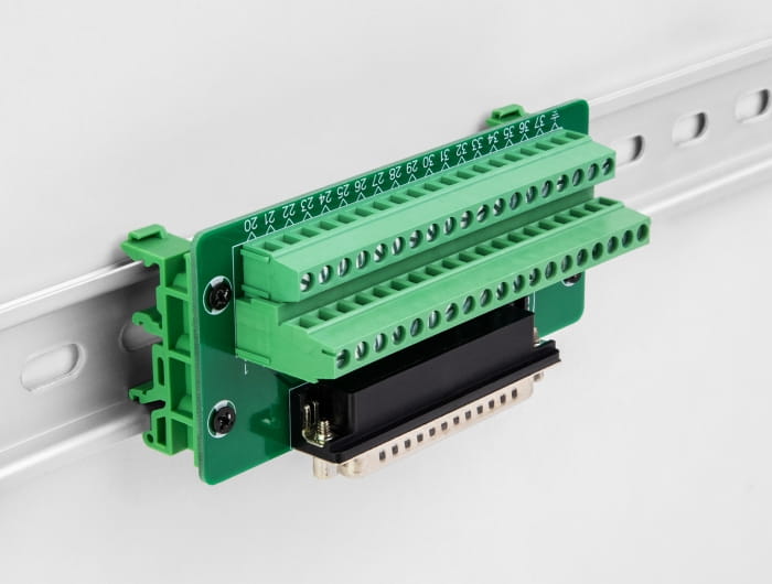 Delock Serieller Adapter - DB-37 (M) zu 38-poliger