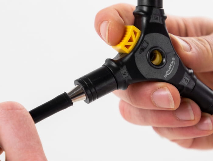 Delock 4 in 1 - Installationswerkzeug für Kabelanschlüsse